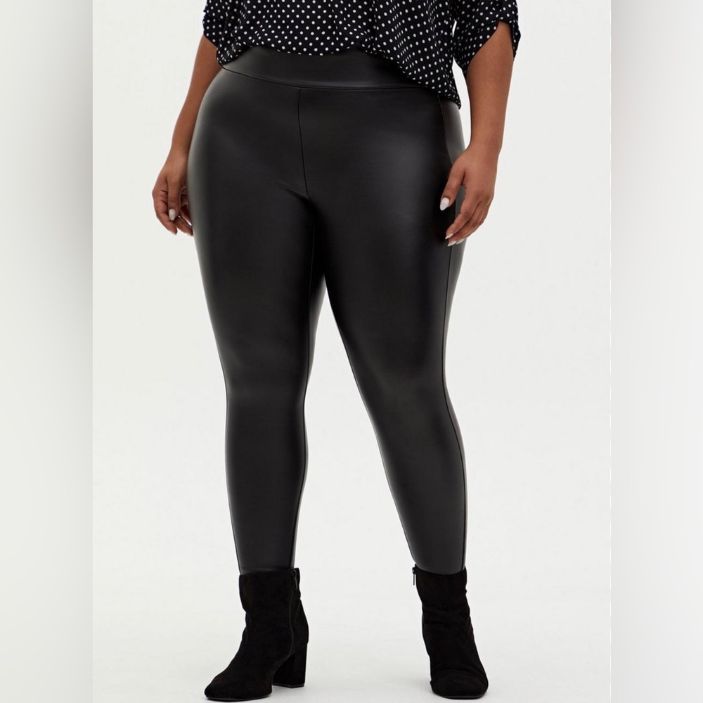 Torrid‎ Studio Pixie Pants 4 Plus Size Slim Fix Black Faux Leather